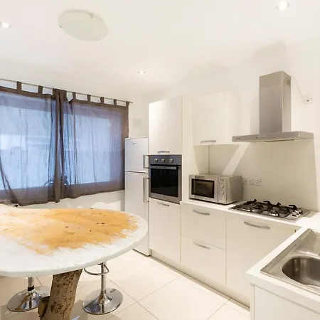 דירה Cosy, Spacious 1br Apt With Large Private Terrace By 360 Estates *