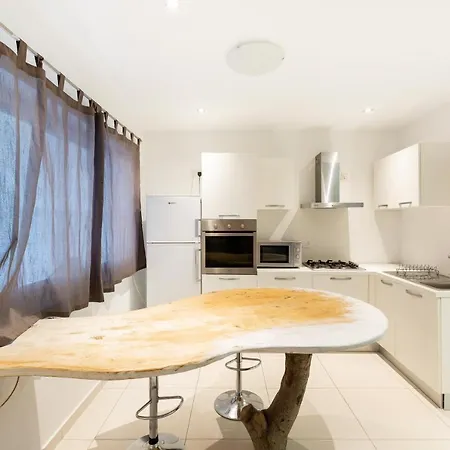 דירה Cosy, Spacious 1br Apt With Large Private Terrace By 360 Estates