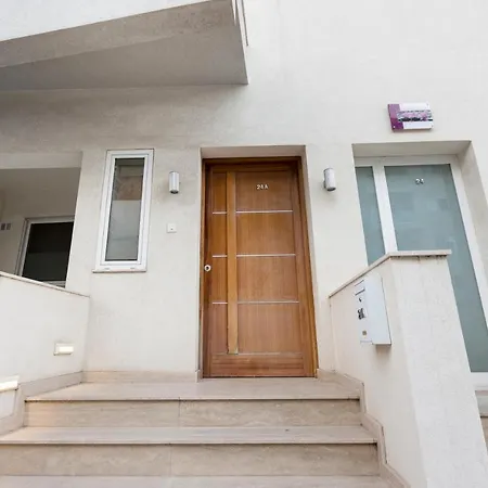 Cosy, Spacious 1br Apt With Large Private Terrace By 360 Estates *