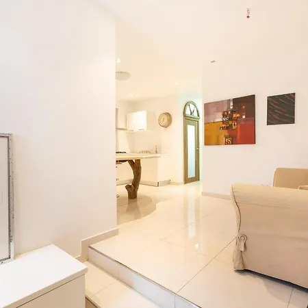 דירה Cosy, Spacious 1br Apt With Large Private Terrace By 360 Estates